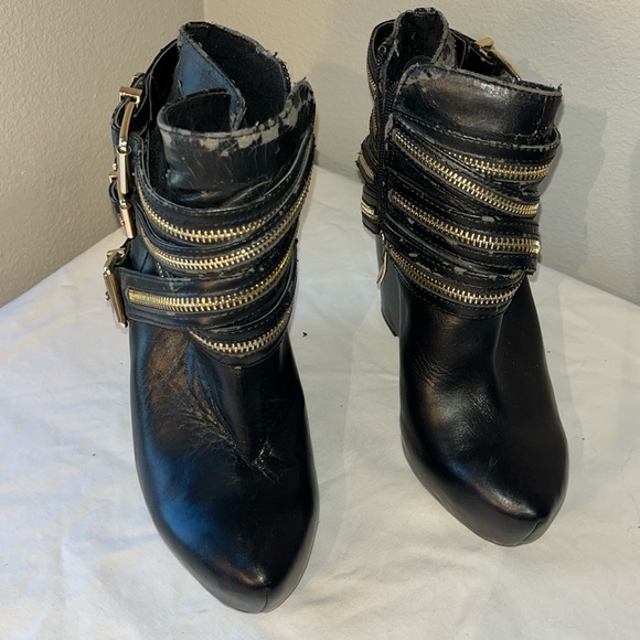 BCBG Black Wedge Booties gold zippers 8M 38 - Picture 2 of 4